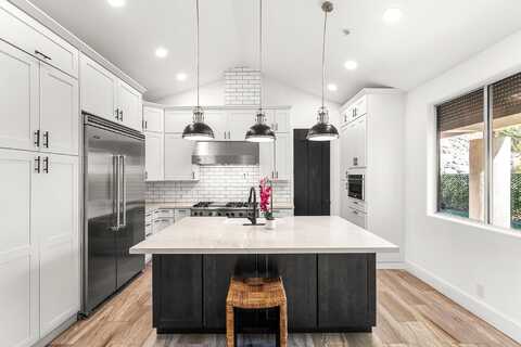 2896 Medina Court, Palm Springs, CA 92264