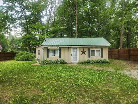 611 Pine, Harrison, MI 48625