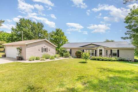 555 White, Gladwin, MI 48624