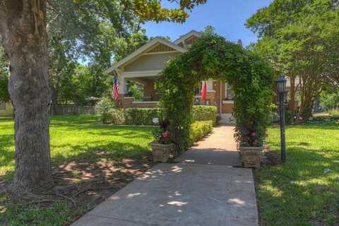 101 Hackberry, Fredericksburg, TX 78624