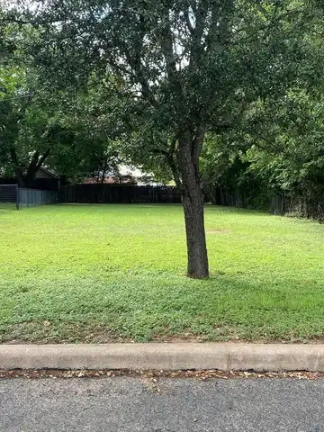 414 Plum St, Fredericksburg, TX 78624