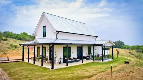 706 Taylor, Llano, TX 78643