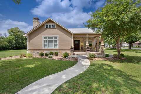 308 Centre St, Fredericksburg, TX 78624