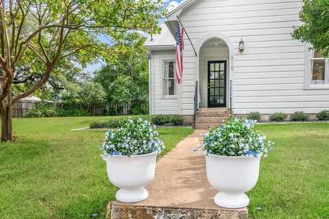 615 Travis St, Fredericksburg, TX 78624