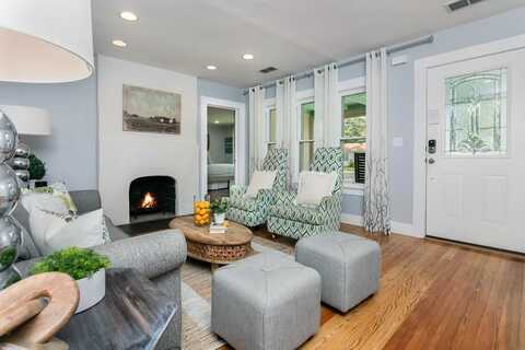 108 Centre St, Fredericksburg, TX 78624