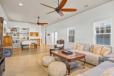 206 Burbank St, Fredericksburg, TX 78624