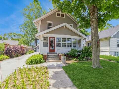 712 10th Street, Ames, IA 50010