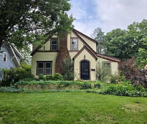 911 Ridgewood Avenue, Ames, IA 50010