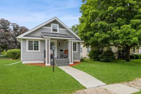 904 11th Street, Nevada, IA 50201