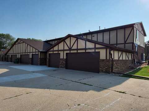 1007 S Marshall St Unit 104, Garage 8, Boone, IA 50036
