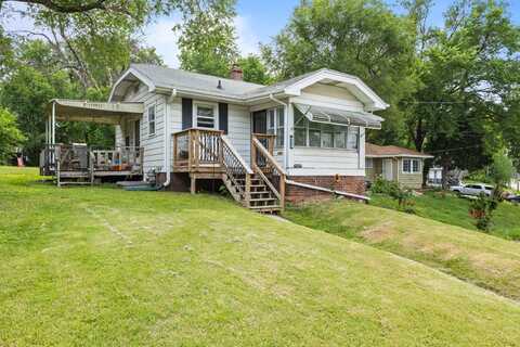 2355 SAYLOR Road, Des Moines, IA 50313