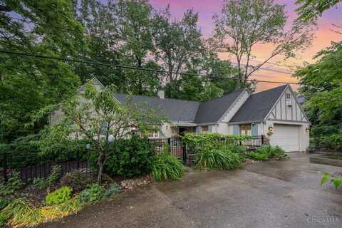 40 Schantz Avenue, Oakwood, OH 45409