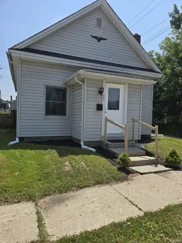 221 W Franklin Street, Hartford City, IN 47348