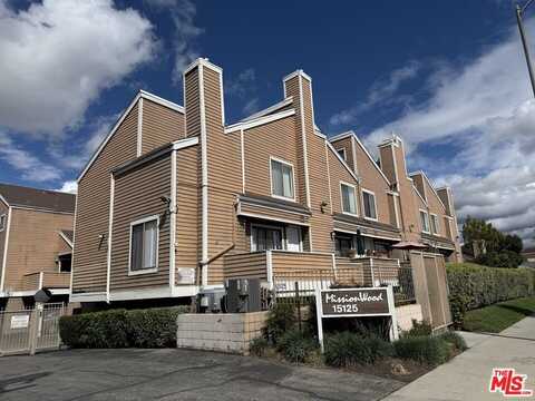 15125 Nordhoff St, North Hills, CA 91343