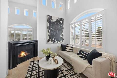 12060 Hoffman St, Studio City, CA 91604