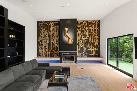 8514 Hillside Ave, Los Angeles, CA 90069