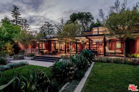 5228 Escalante Dr, La Canada Flintridge, CA 91011