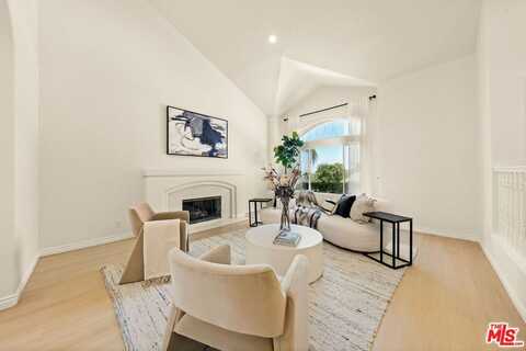 22248 Cairnloch St, Calabasas, CA 91302