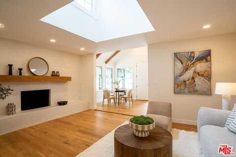 5271 Woodlake Ave, Woodland Hills, CA 91367