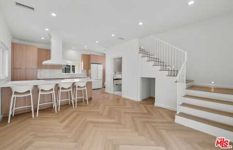 847 Huntley Dr, West Hollywood, CA 90069
