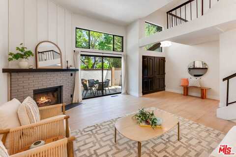 21515 Erwin St, Woodland Hills, CA 91367