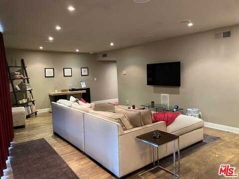 2260 N Cahuenga Blvd, Los Angeles, CA 90068