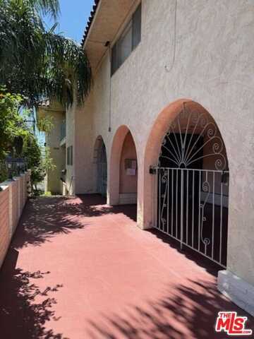 6771 Springpark Ave, Los Angeles, CA 90056