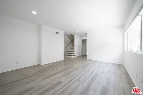 7631 Reseda Blvd, Reseda, CA 91335