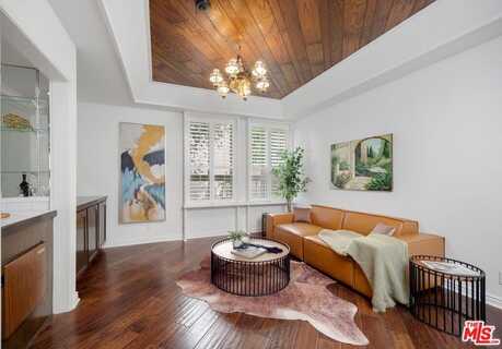 5333 Zelzah Ave, Encino, CA 91316