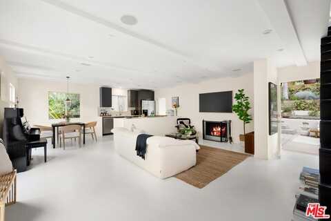 8215 Kirkwood Dr, Los Angeles, CA 90046