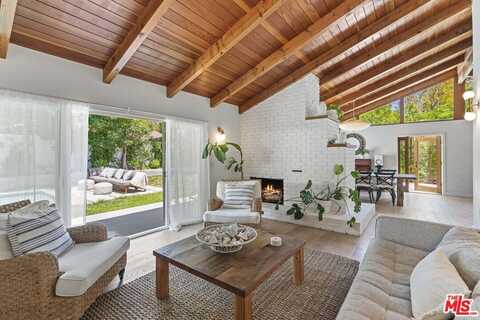 23023 Gainford St, Woodland Hills, CA 91364