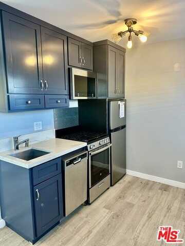 613 S Prairie Ave, Inglewood, CA 90301