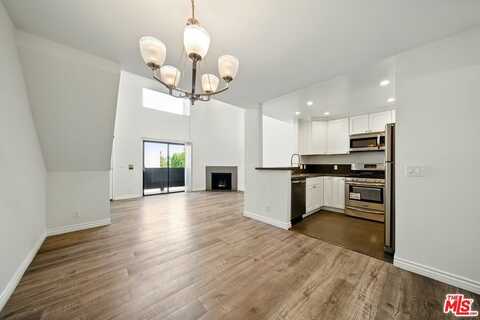 6212 FULTON AVE, VAN NUYS, CA 91401