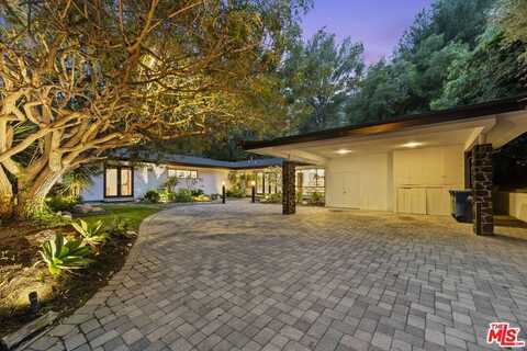 8630 Allenwood Rd, Los Angeles, CA 90046
