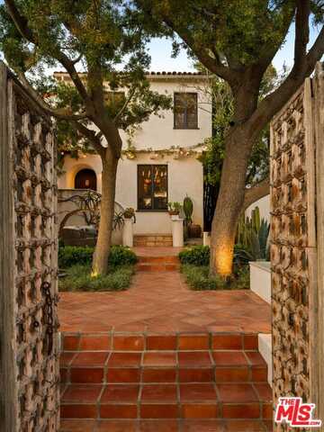 330 S Medio Dr, Los Angeles, CA 90049