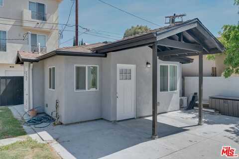 15011 Hartsook St, Sherman Oaks, CA 91403
