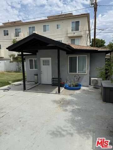 15011 Hartsook St, Sherman Oaks, CA 91403