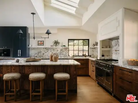 1524 Sunset Plaza Dr, Los Angeles, CA 90069