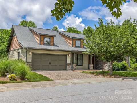 207 Hogans View Circle, Hendersonville, NC 28739