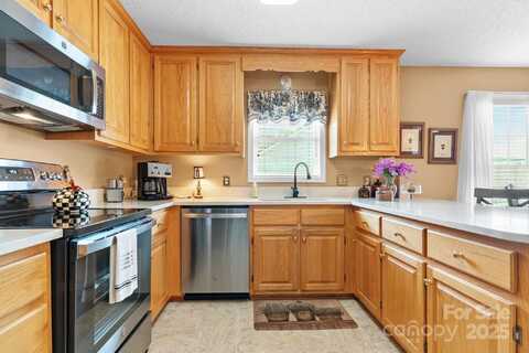 1206 Wexford Village Circle NE, Lenoir, NC 28645