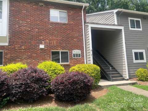 3200 Heathstead Place, Charlotte, NC 28210