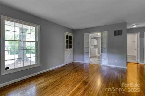 24 19th Street NW, Hickory, NC 28601