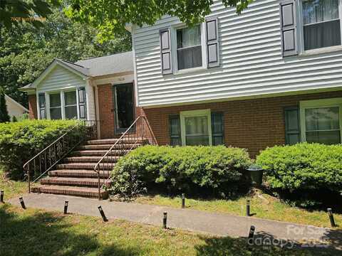 7608 Surreywood Place, Charlotte, NC 28270