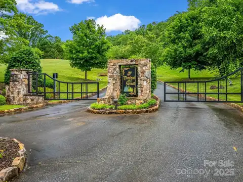 18 Giffords Lane, Asheville, NC 28803