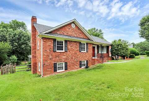 6908 Lancer Drive, Charlotte, NC 28226