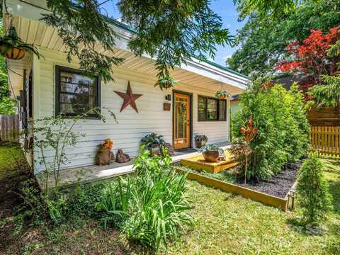 226 Substation Street, Hendersonville, NC 28792