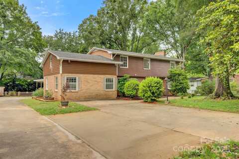 841 12th Avenue NW, Hickory, NC 28601