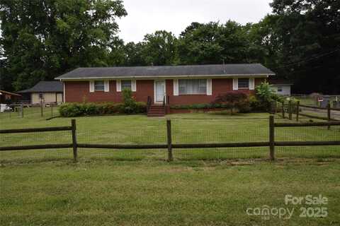 908 Ravendale Drive, Charlotte, NC 28216