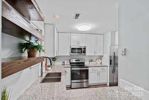 3308 Selwyn Farms Lane, Charlotte, NC 28209