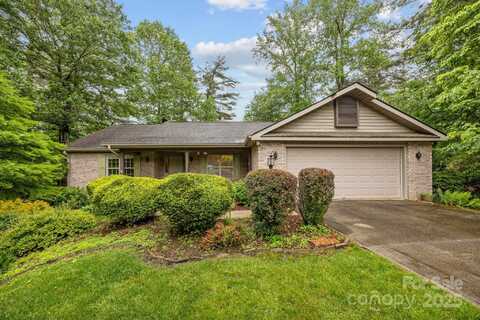 206 Pine Knot Trail, Hendersonville, NC 28739